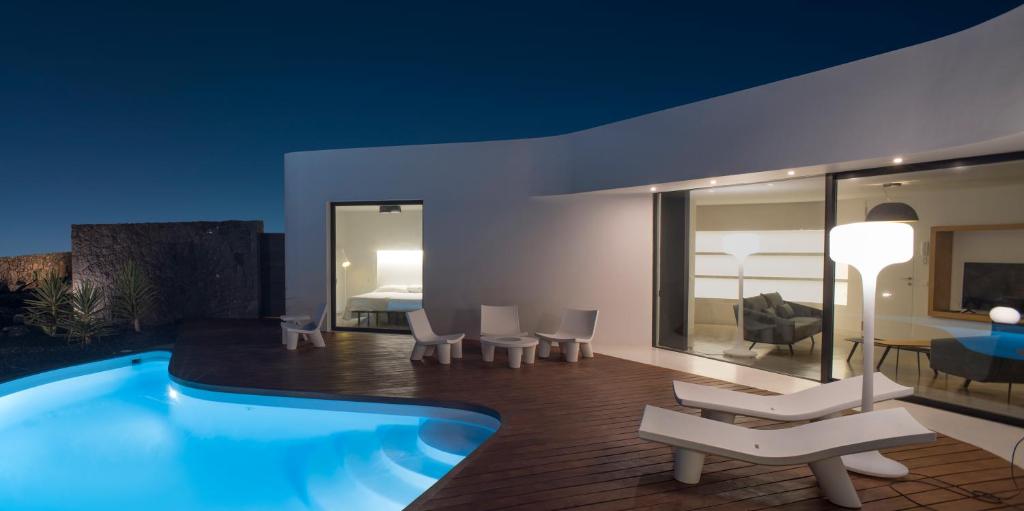 Bazén v ubytování VULKANO Villas nebo v jeho okolí