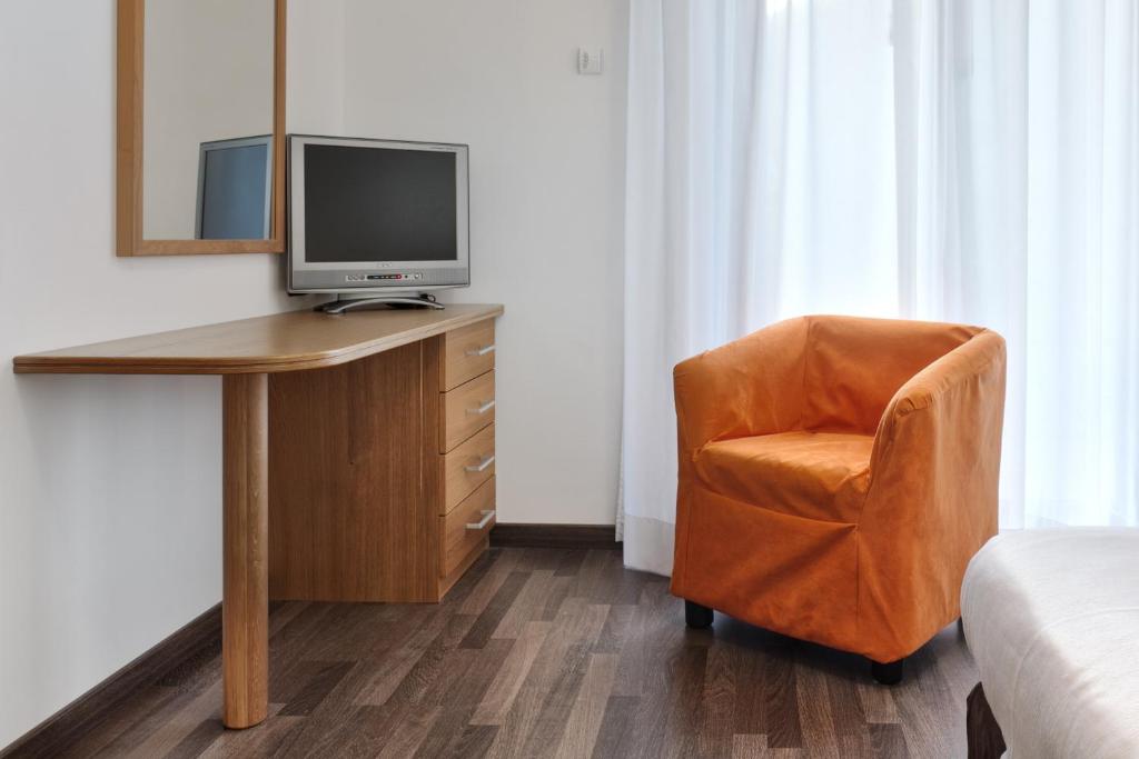 TV a/nebo společenská místnost v ubytování Sporthotel Villa Stella