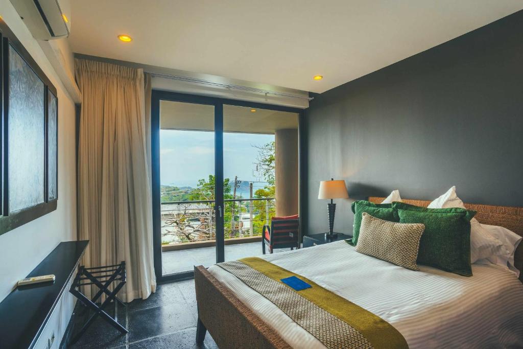 Postel nebo postele na pokoji v ubytování Los Altos Resort