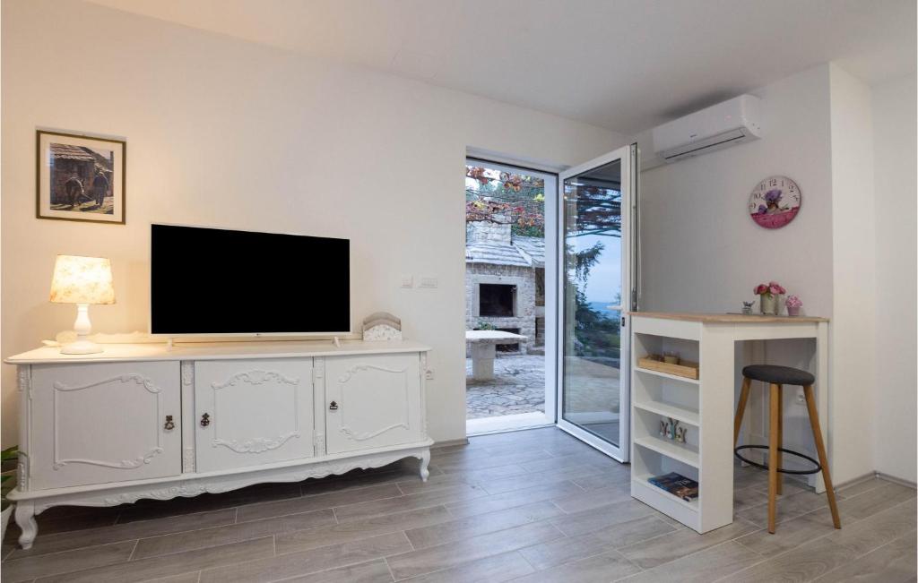 TV a/nebo společenská místnost v ubytování Four-Bedroom Holiday Home In Klis