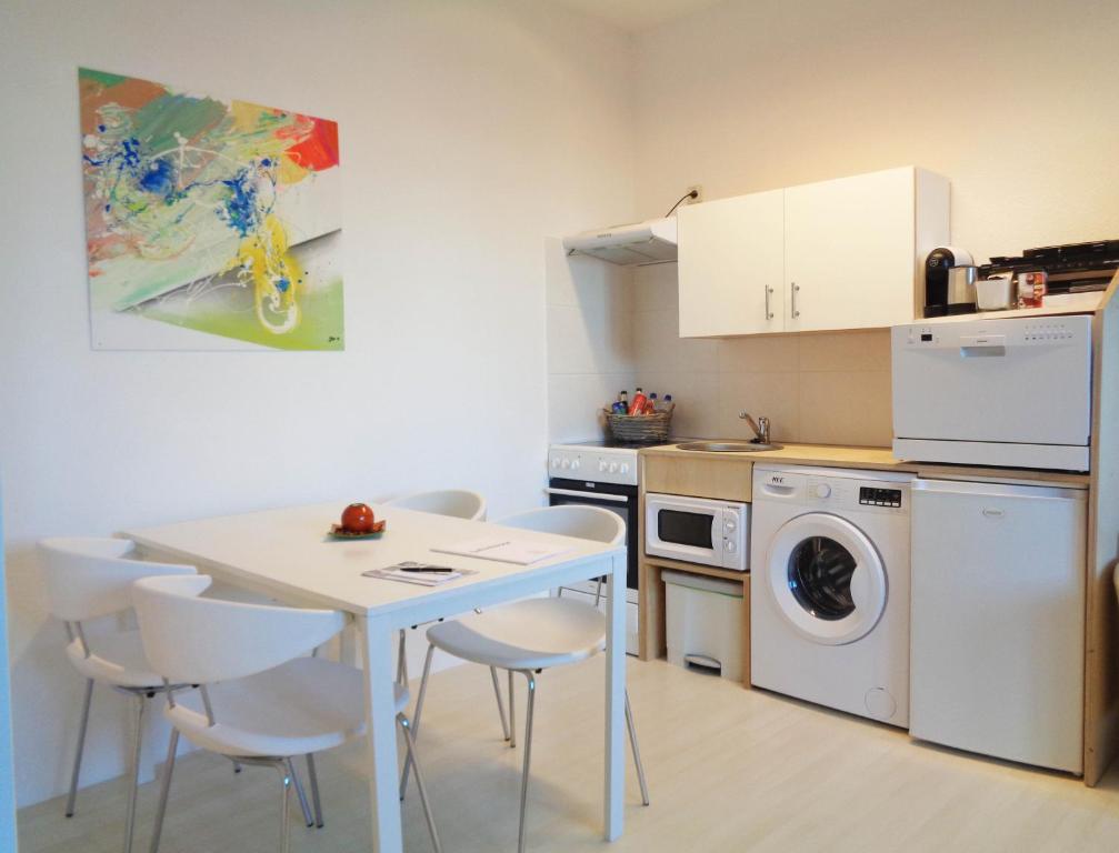 Kuchyň nebo kuchyňský kout v ubytování Hotel Apartment Puell