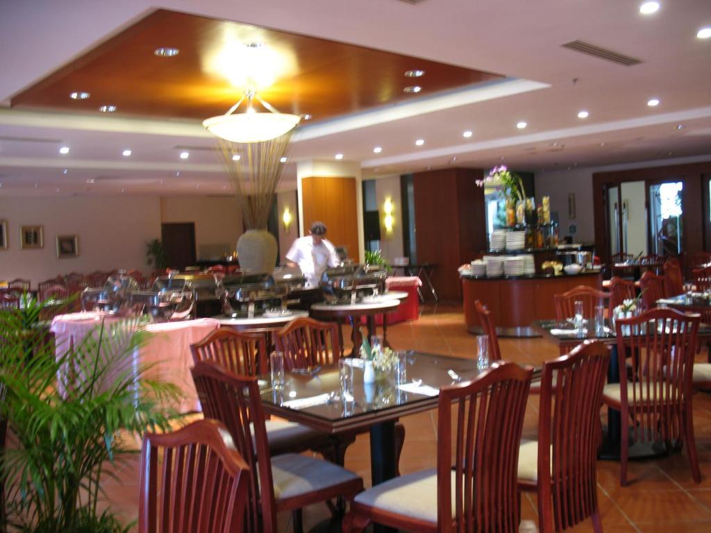 Restaurace v ubytování Pulai Springs Resort Official