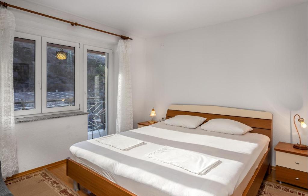Posteľ alebo postele v izbe v ubytovaní 2 Bedroom Gorgeous Apartment In Knezica