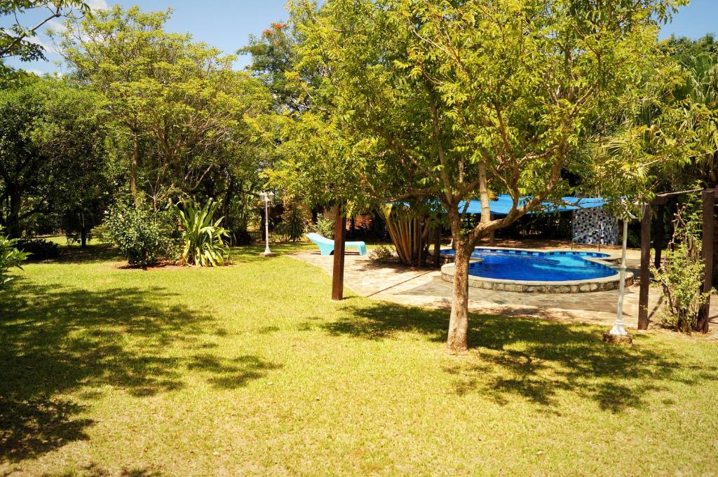 Bazén v ubytování Hotel Restaurant Paraiso nebo v jeho okolí