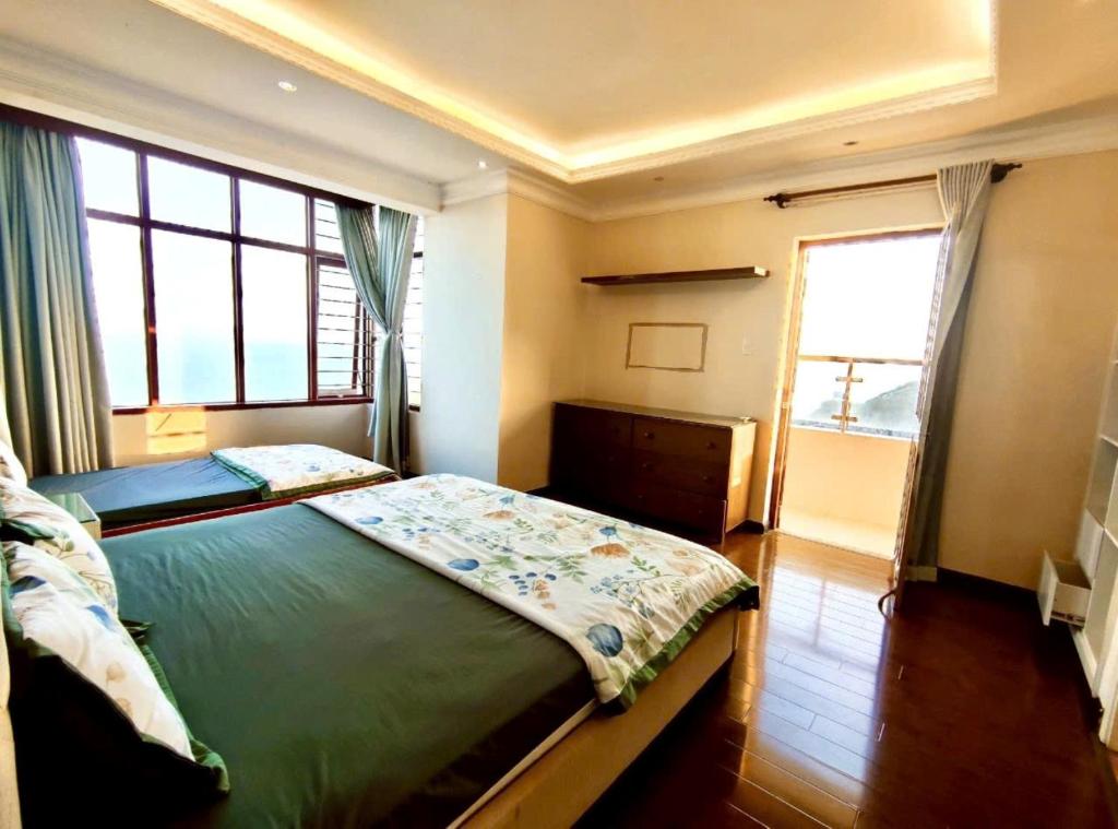 Giường trong phòng chung tại Anna Luxury Apartment