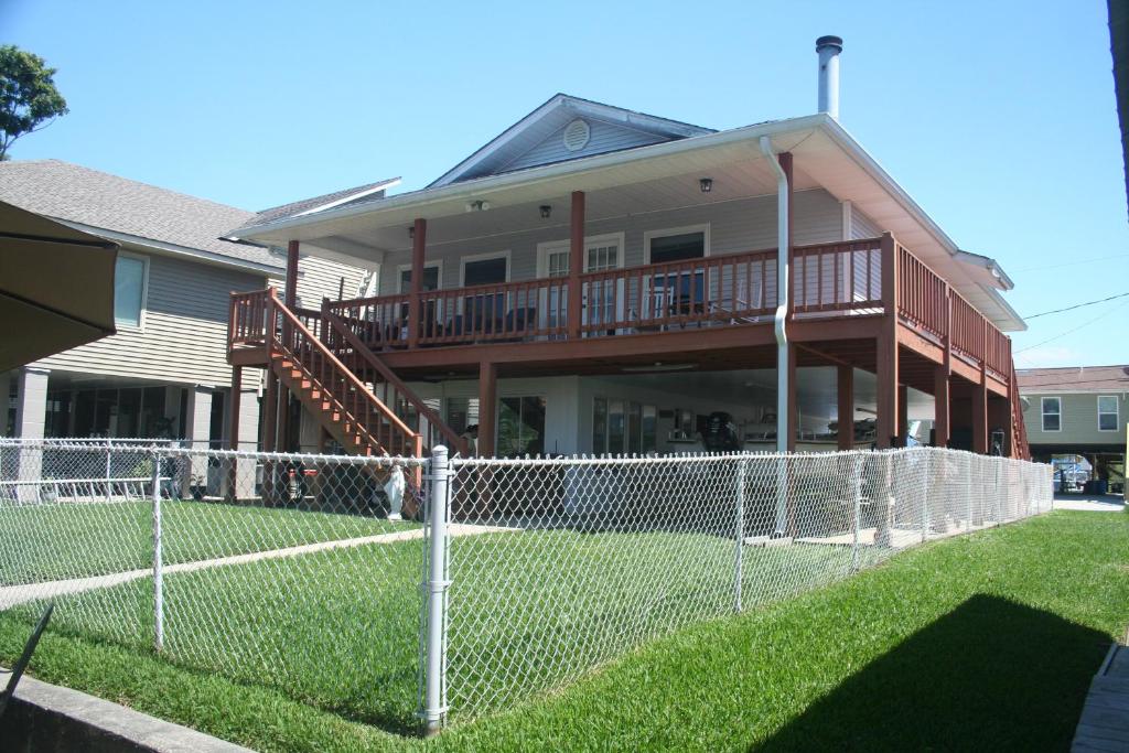 Το κτήριο όπου στεγάζεται  η παραθεριστική κατοικία