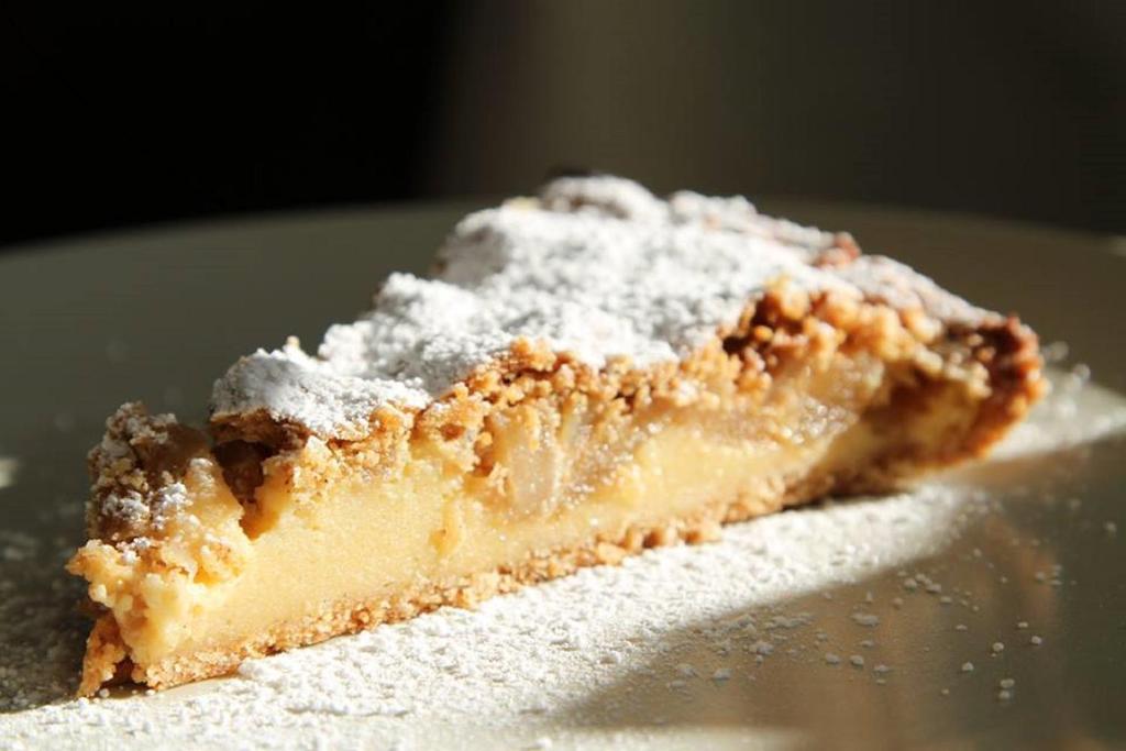 a piece of cake with powdered sugar on a plate at B&B Il Sogno in Anacapri