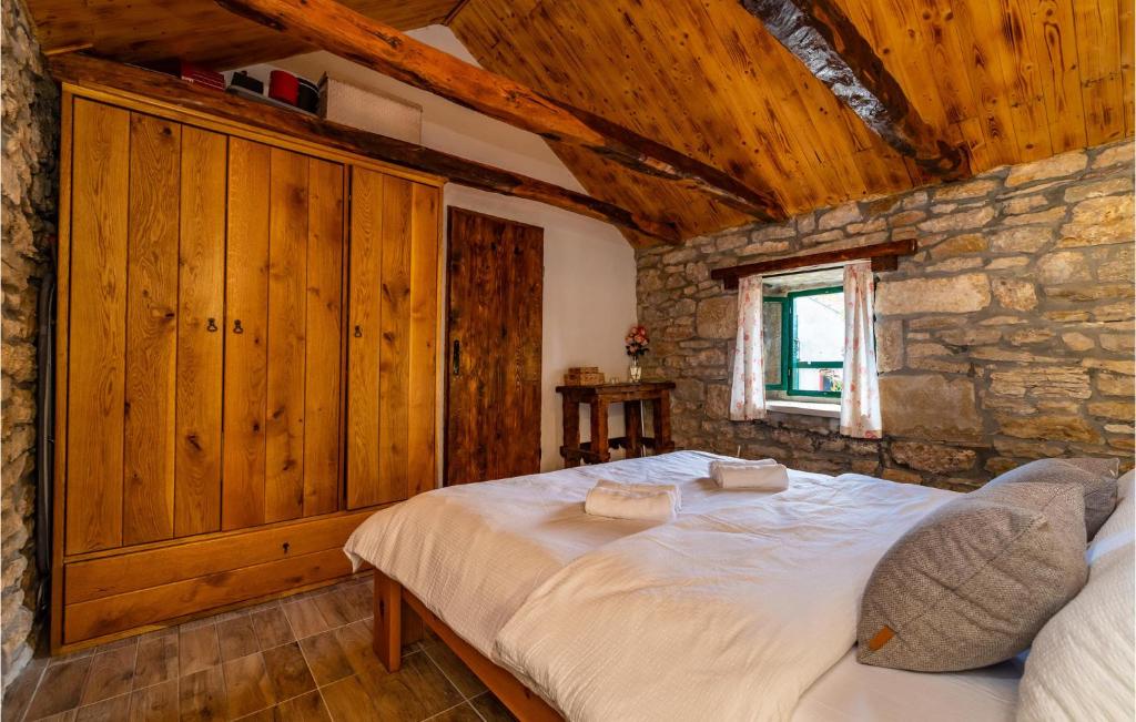 Posteľ alebo postele v izbe v ubytovaní Gorgeous Home In Zelengrad With Kitchen