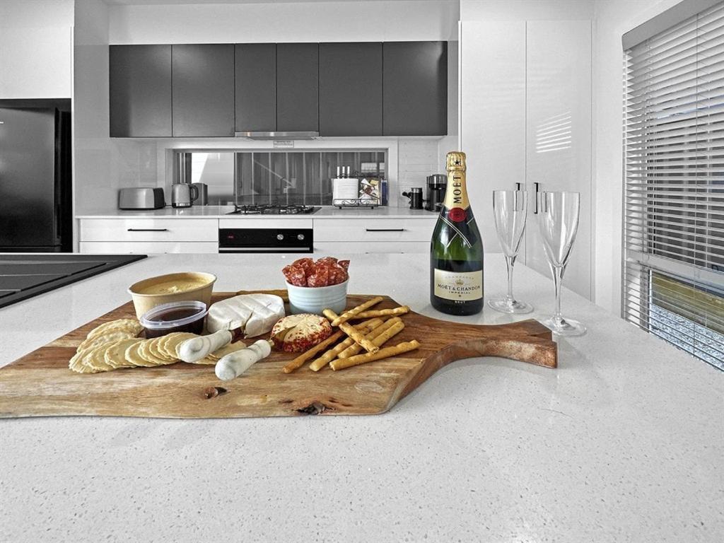 Køkken eller tekøkken på Seaside Village Retreat