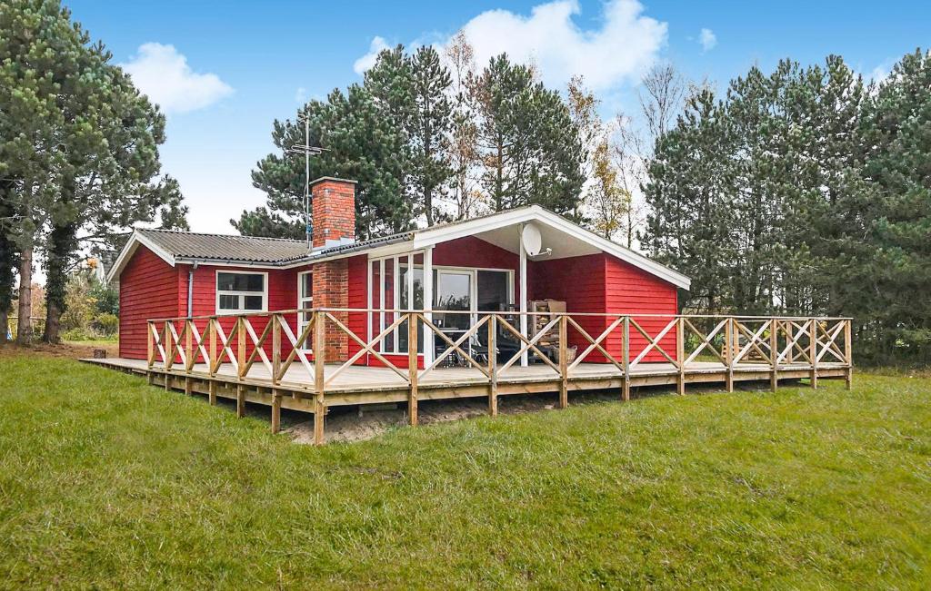 Zahrada ubytování Three-Bedroom Holiday Home In Aakirkeby