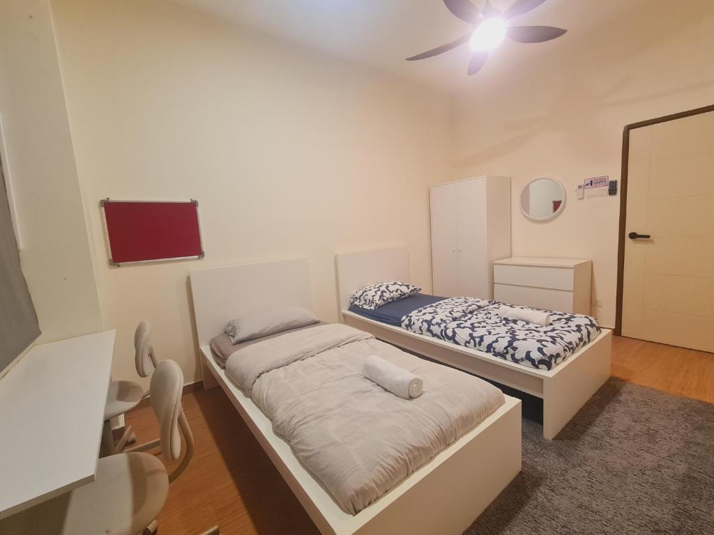 Postel nebo postele na pokoji v ubytování UniVilla- Ideal Family Home for 18pax