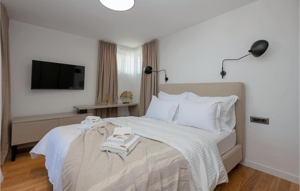 Posteľ alebo postele v izbe v ubytovaní Stunning Home In Makarska With Sauna