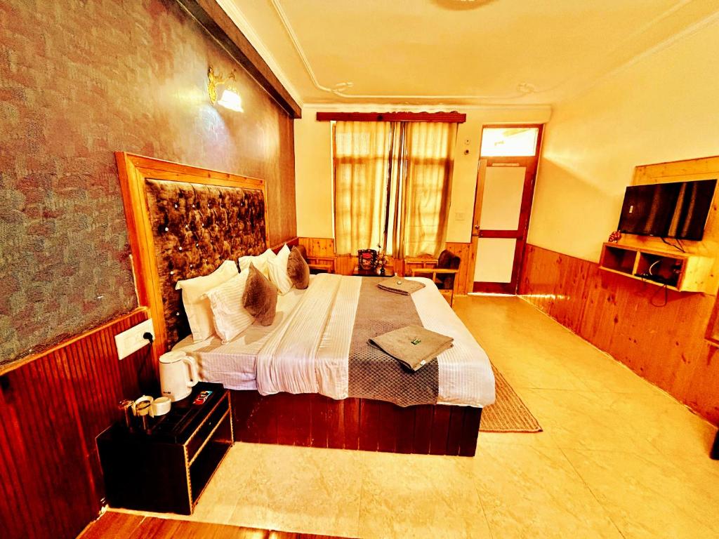TV a/nebo společenská místnost v ubytování Elena Aastha - Valley View Rooms
