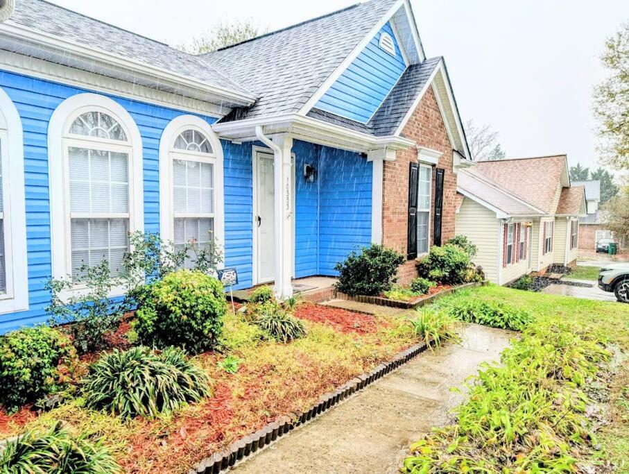 Κήπος έξω από το The US National Whitewater Center Entire Home