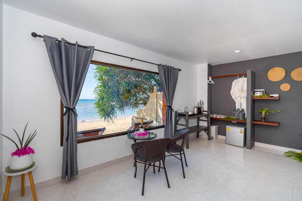 Fotografie z fotogalerie ubytování Lanta Beachfront Resort v destinaci Ko Lanta