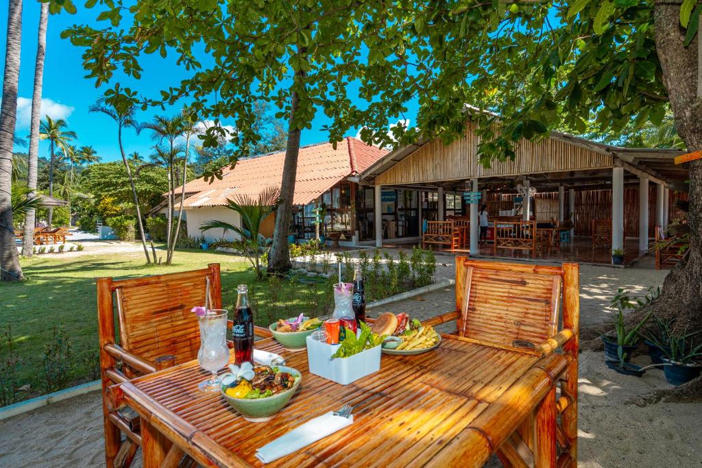 Nápoje v ubytování Lanta Beachfront Resort