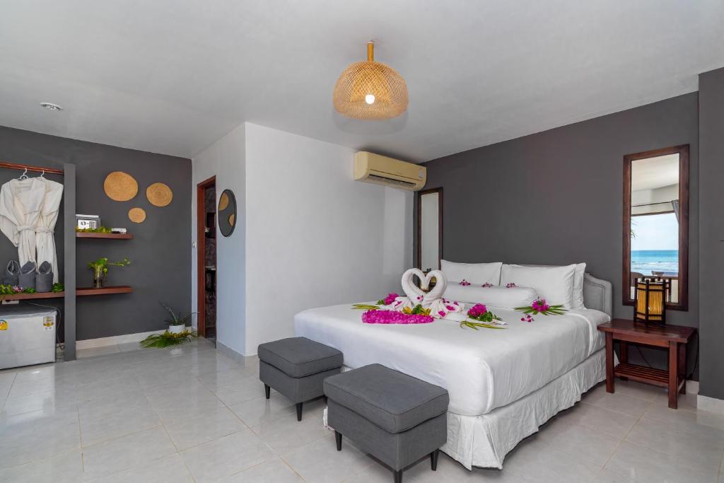 Lanta Beachfront Resort - 16