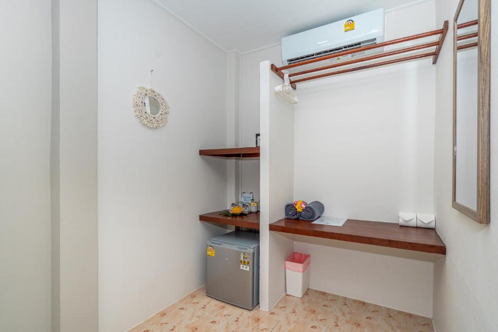 Lanta Beachfront Resort - 6