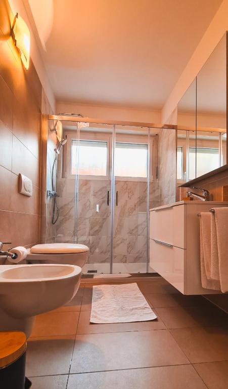 Suite Apartment with a view and free parking - Resim 19