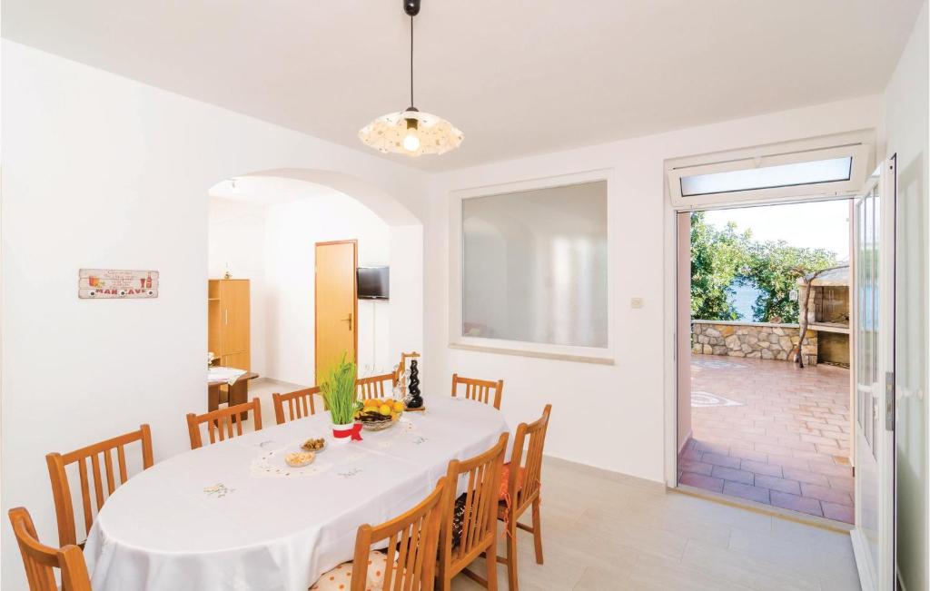 Fotografie z fotogalerie ubytování Six-Bedroom Holiday Home In Sipan v destinaci Suđurađ