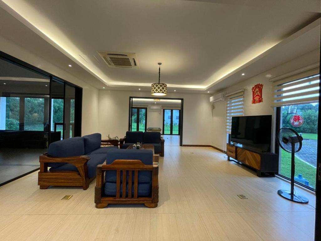 TV a/nebo společenská místnost v ubytování Oasis garden villa Luxury 5-Bedroom , 3200 sqm