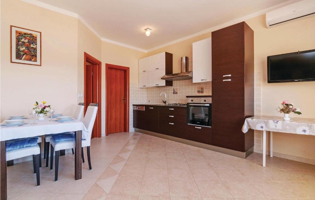 Kuchyňa alebo kuchynka v ubytovaní Apartment Ribnica-Krusevo With Sea View Ix
