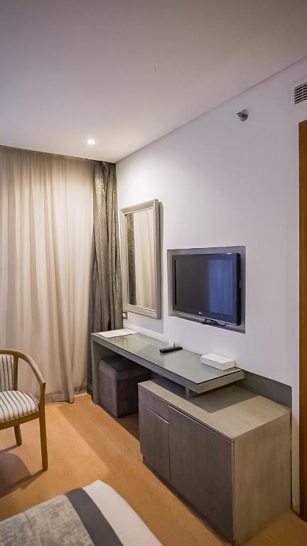 TV a/nebo společenská místnost v ubytování Maadi Hotel