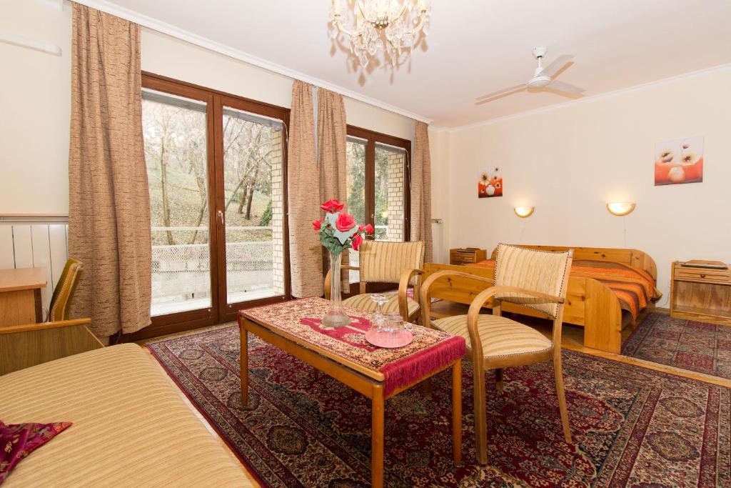 Posezení v ubytování Budavar Bed and Breakfast