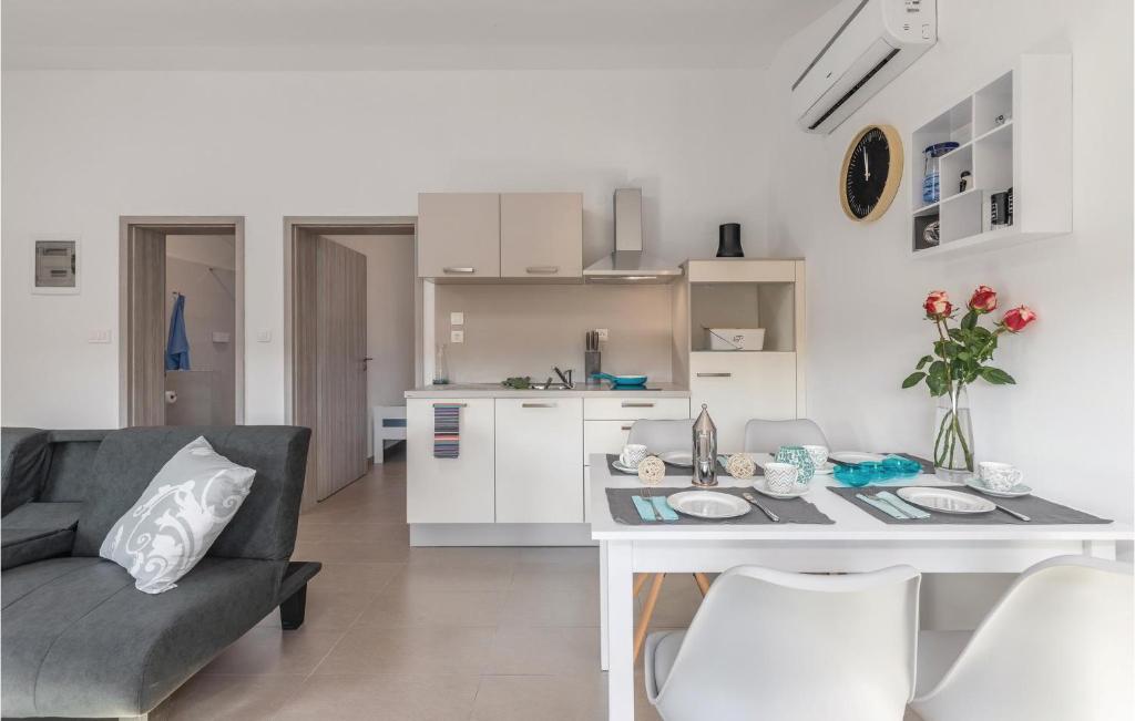 Kuchnia lub aneks kuchenny w obiekcie Holiday Home Cere Cere Ii