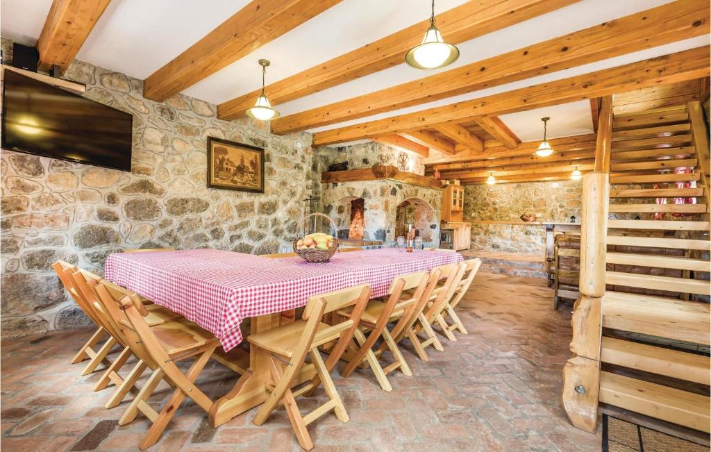 Fotografie z fotogalerie ubytování Beautiful Home In Perusic With Wifi v destinaci Perušić