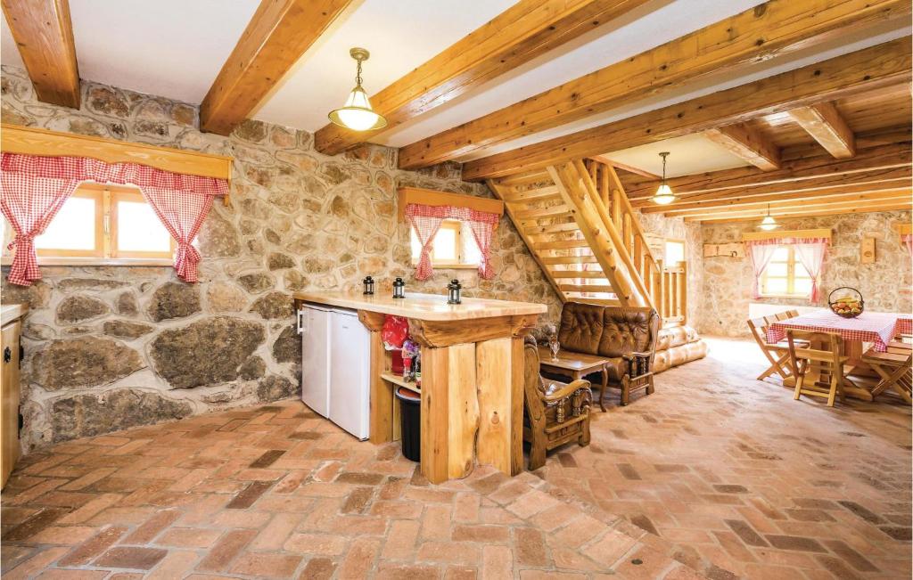 Fotografie z fotogalerie ubytování Beautiful Home In Perusic With Wifi v destinaci Perušić