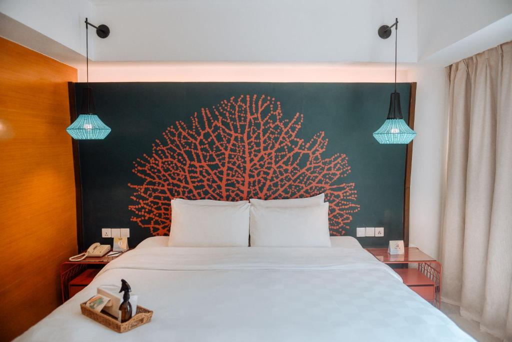 Uma cama ou camas num quarto em Hue Hotels and Resorts Boracay Managed by HII