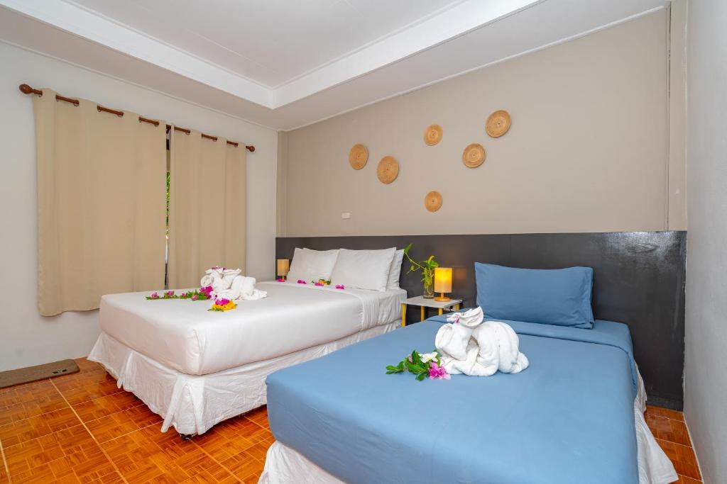 Lanta Beachfront Resort - 10