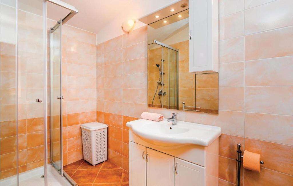 Koupelna v ubytování Holiday Home Reburici I