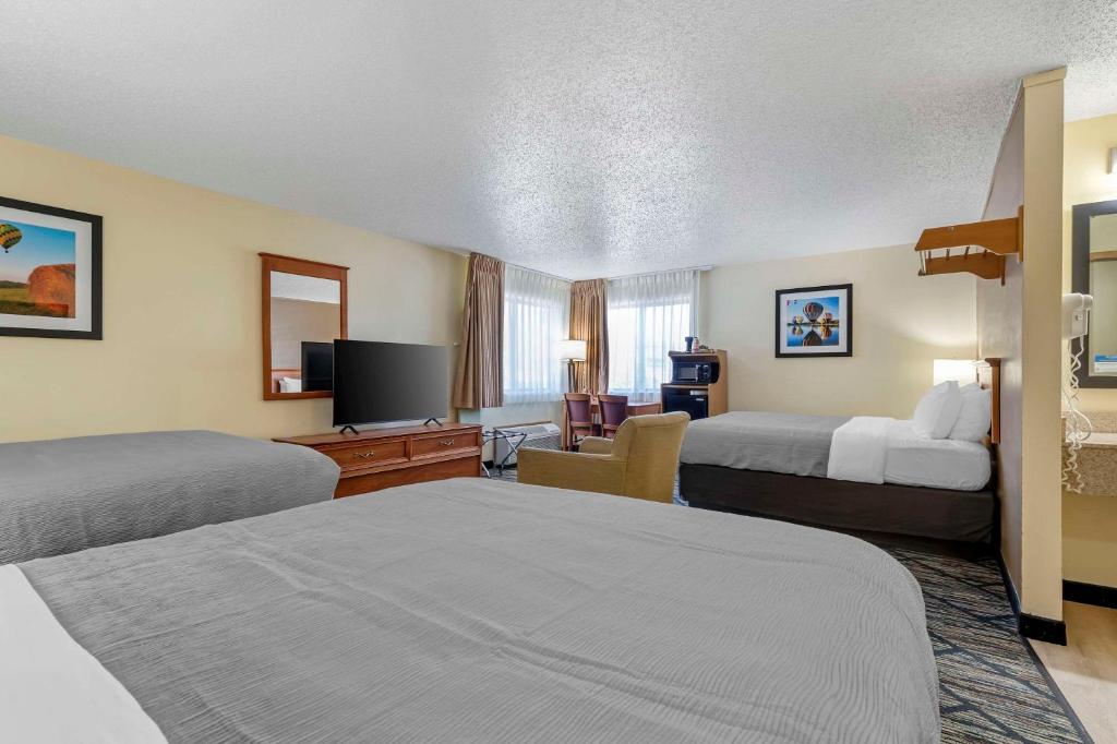 Postel nebo postele na pokoji v ubytování Quality Inn Indianola