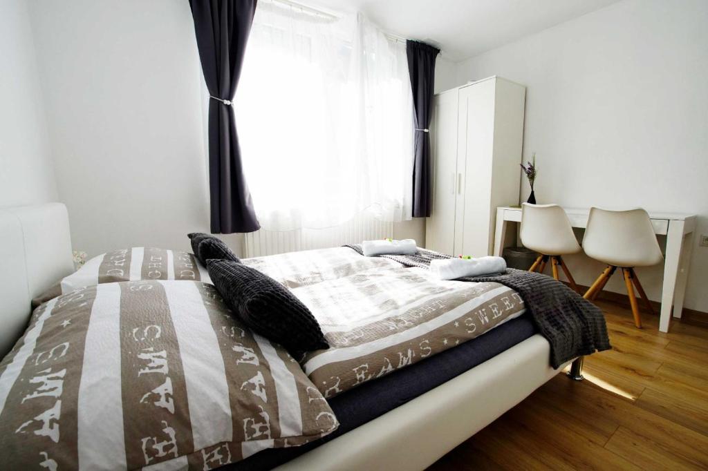 Postel nebo postele na pokoji v ubytování " Haus am Golfplatz" private Unterkunft