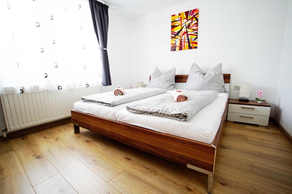 Postel nebo postele na pokoji v ubytování " Haus am Golfplatz" private Unterkunft