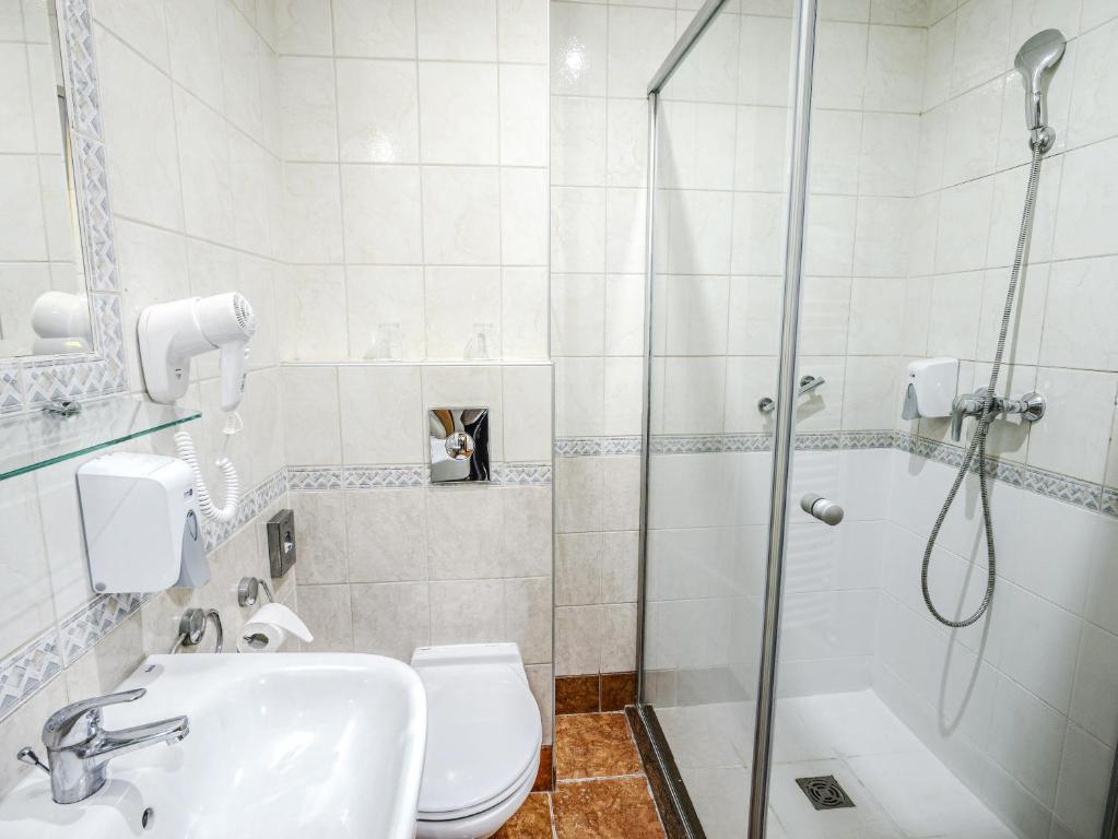 Holiday Beach Budapest Wellness Hotel with Sauna Park - Resim 42