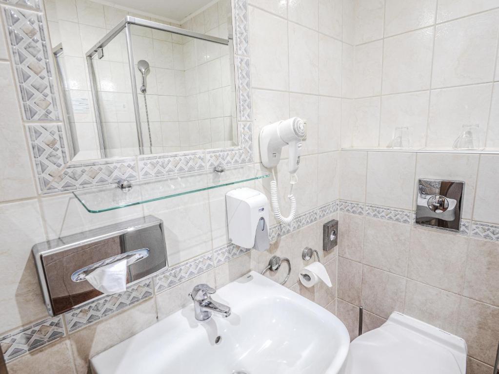 Holiday Beach Budapest Wellness Hotel with Sauna Park - Resim 43