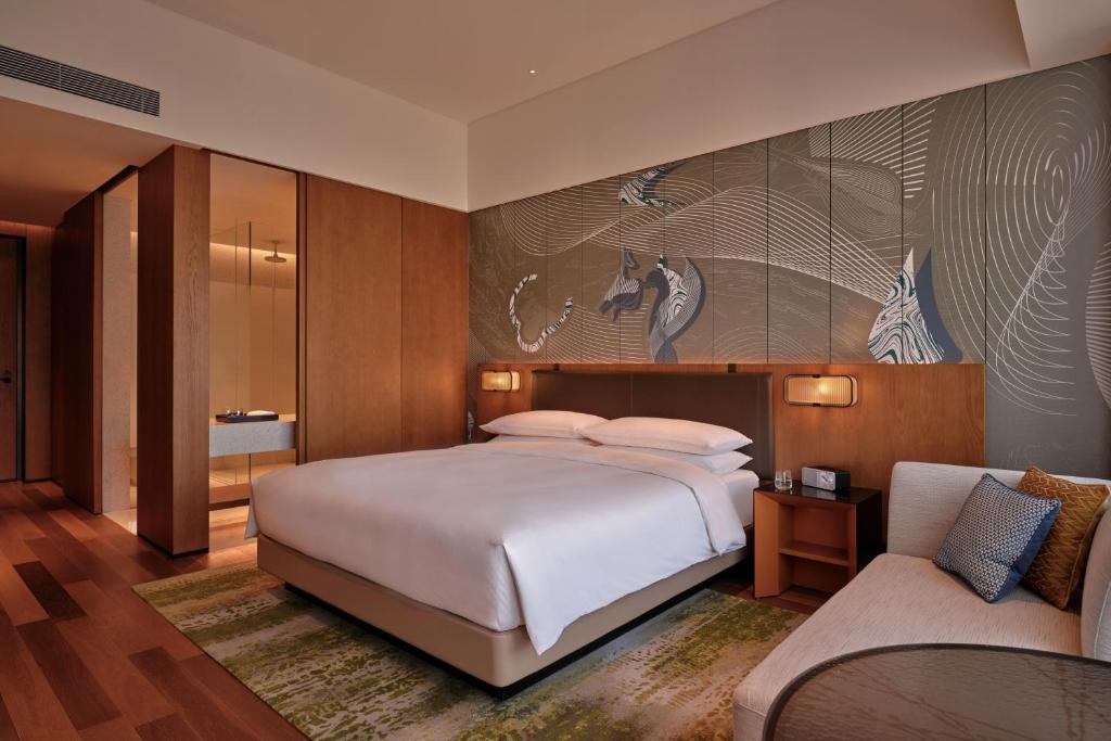 Postel nebo postele na pokoji v ubytování Hyatt Centric Gaoxin Xi'An