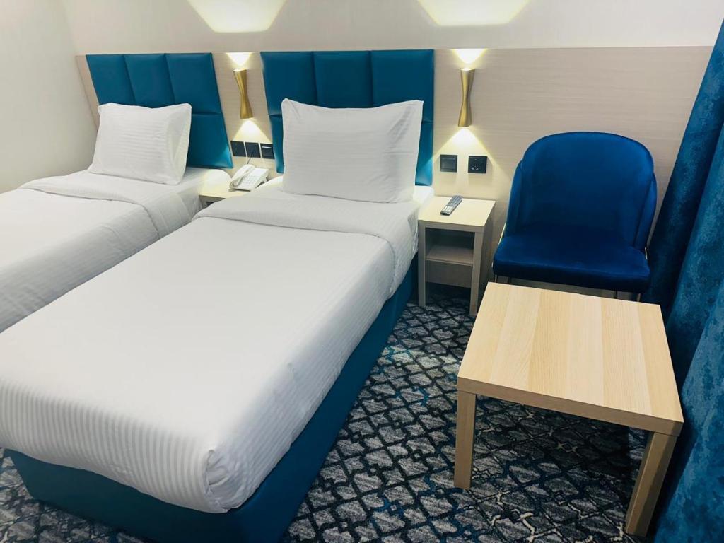 Postel nebo postele na pokoji v ubytování Sky View Hotel