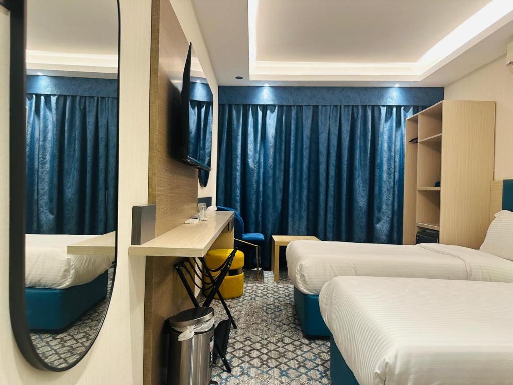 Sky View Hotel - Resim 11