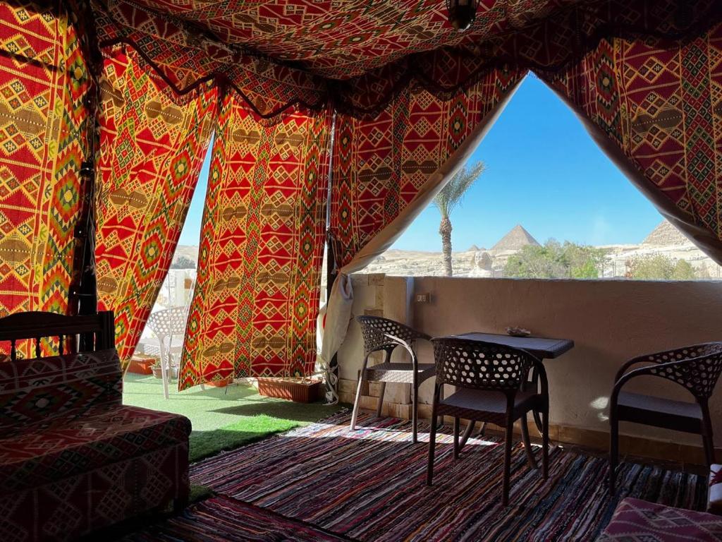Posezení v ubytování Kemet Pyramids Room view
