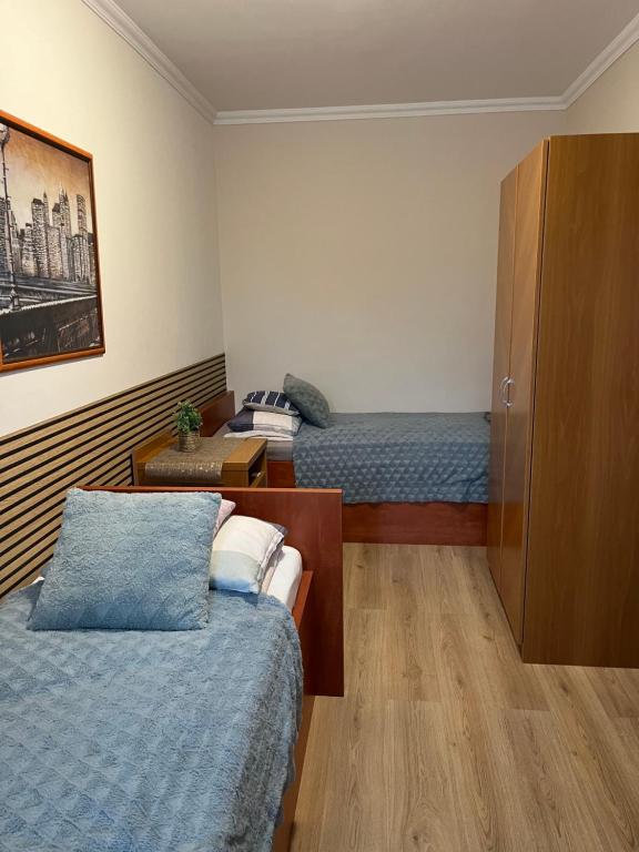 Posteľ alebo postele v izbe v ubytovaní Brookforest Apartman
