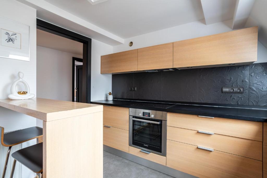 Kuchyňa alebo kuchynka v ubytovaní Victus Apartamenty, Apartament Royal