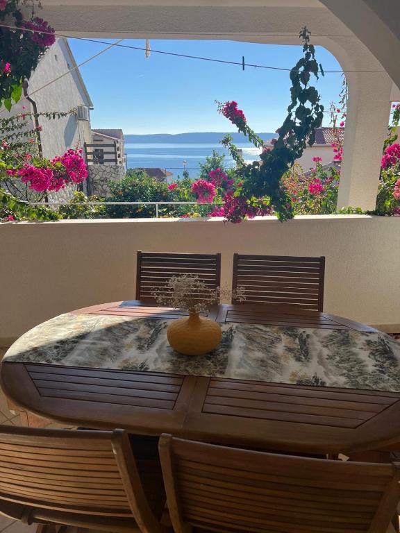 Trogir Čiovo Large Sea View apartment near the sea in Okrug