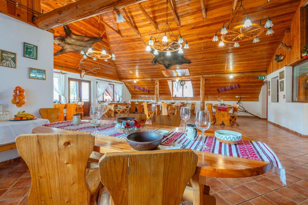 Posezení v ubytování Rare Forest Retreat