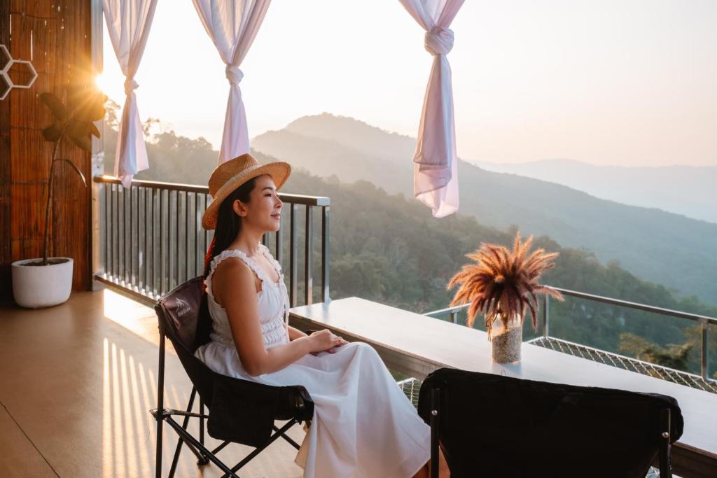 Nespecifikovaný výhled na hory nebo výhled na hory při pohledu z luxury tent