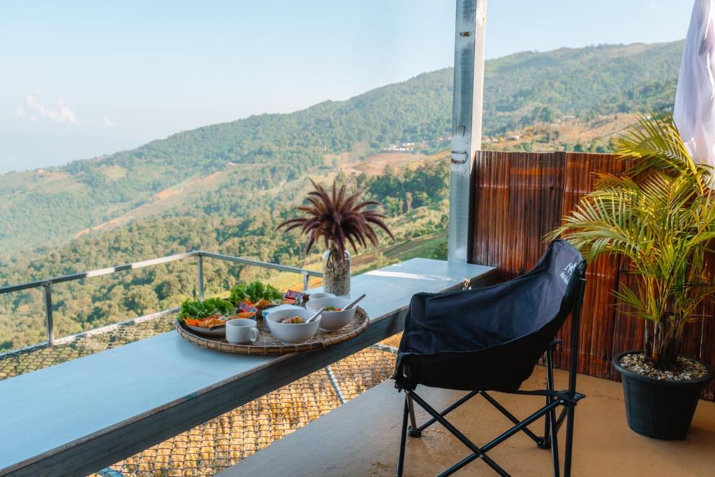 Nespecifikovaný výhled na hory nebo výhled na hory při pohledu z luxury tent