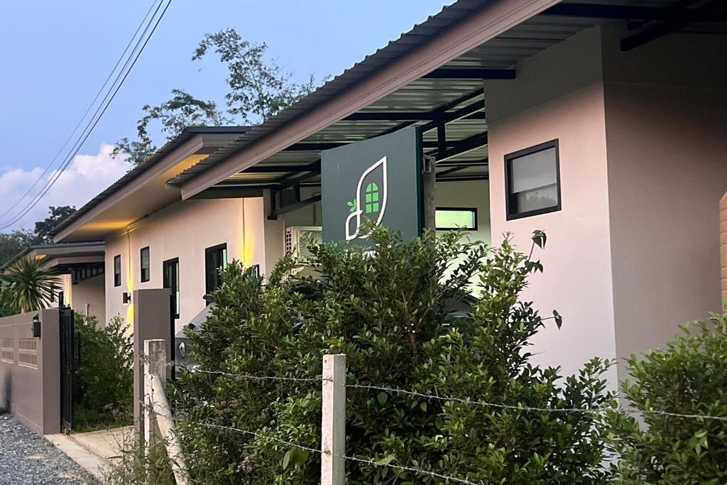 Bangunan di mana terletaknya vila ini